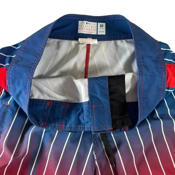 Chicago Cubs MLB Board Shorts Mens Red Blue Striped Size 32 Zip Pocket - Picture 4 of 15